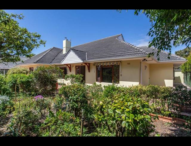 5 BEDROOM HOUSE FOR SALE IN BERGVLIET